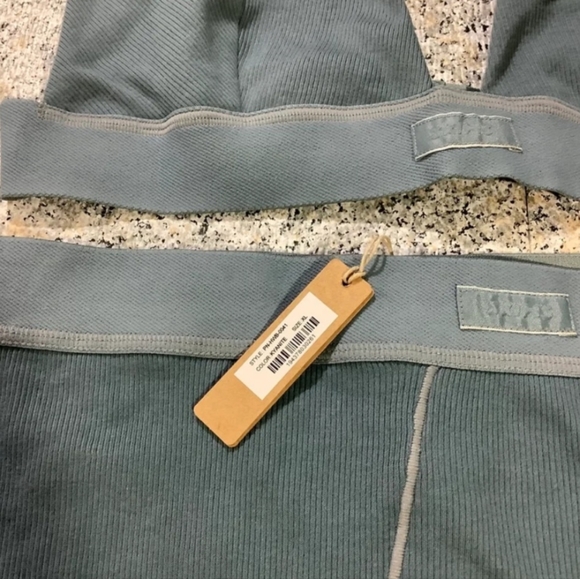 SKIMS NWT set, Deep Plunge 2XL, and Boyfriend Briefs XL - Picture 4 of 4